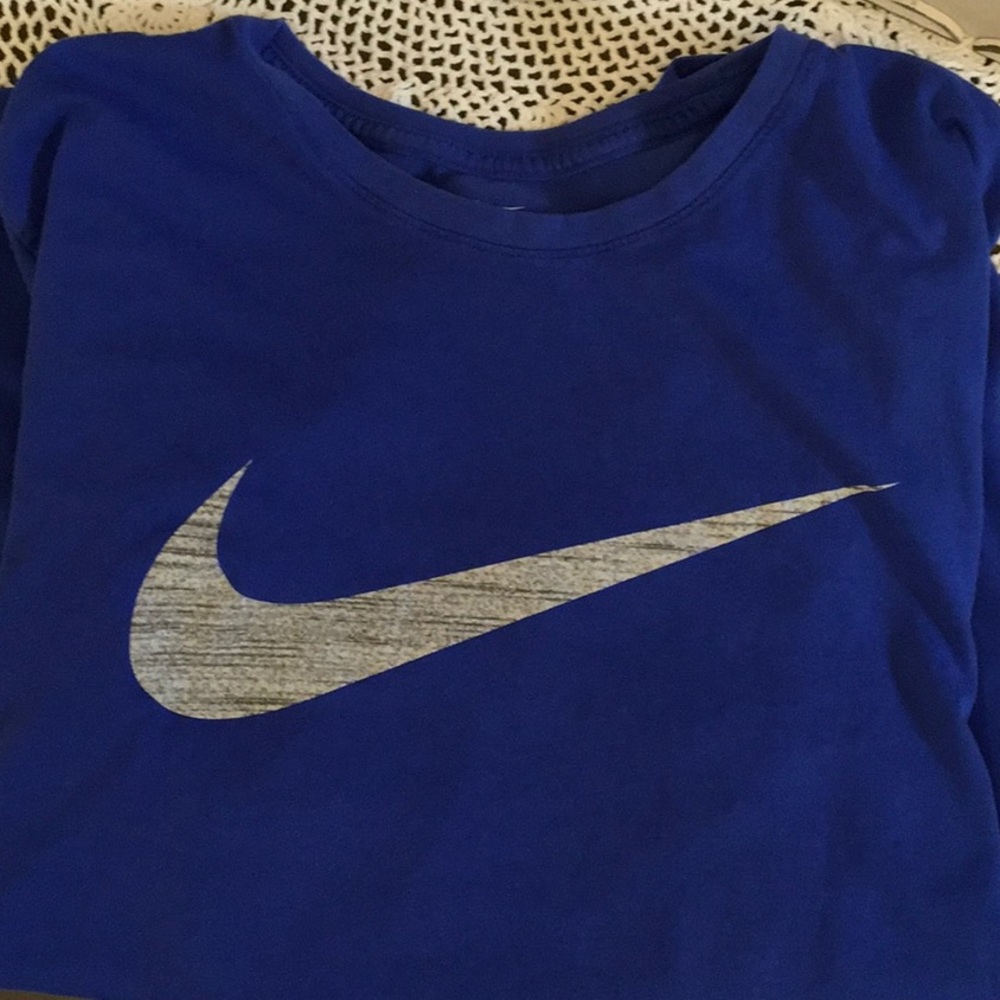 Nike mens XXL swoosh shirt